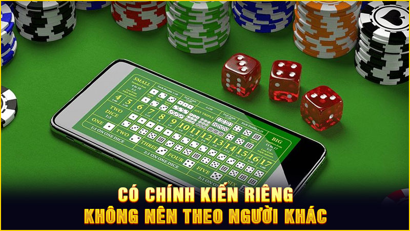 có chính kiến riêng không nên theo người khác